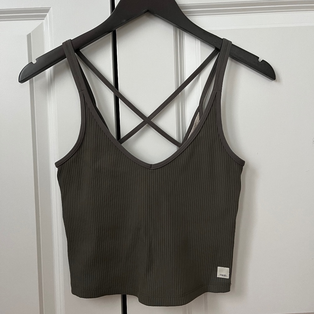NEW Vuori  Rib Crop Tank - Oregano